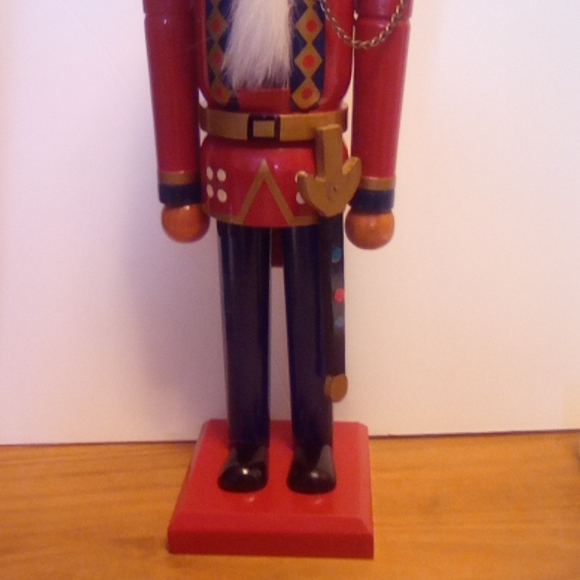 No Longer For Sale Sorry .Vintage Traditions 15" Solid wood nutcracker - Picture 4 of 7